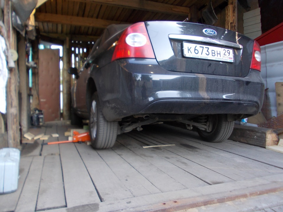 Задние стойки — Ford Focus Sedan II, 1,6 л, 2008 года | своими руками ...