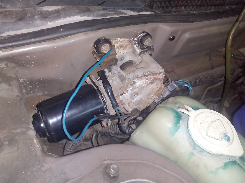 Мотор стеклоочистителей от MMC Space Wagon — Mitsubishi Galant (6G), 1 ...