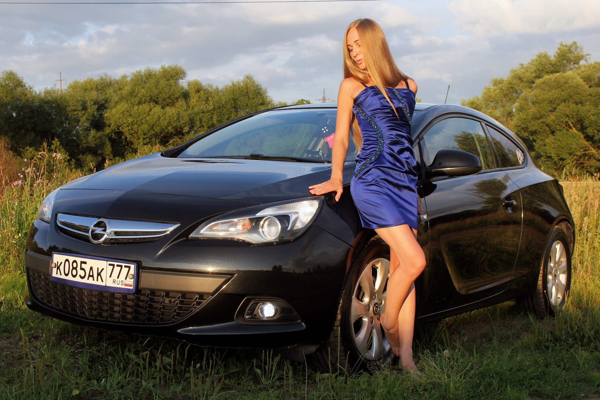 Почему на машине опель. Opel drive2. Машина Опель с девчонками. Opel фотосет.