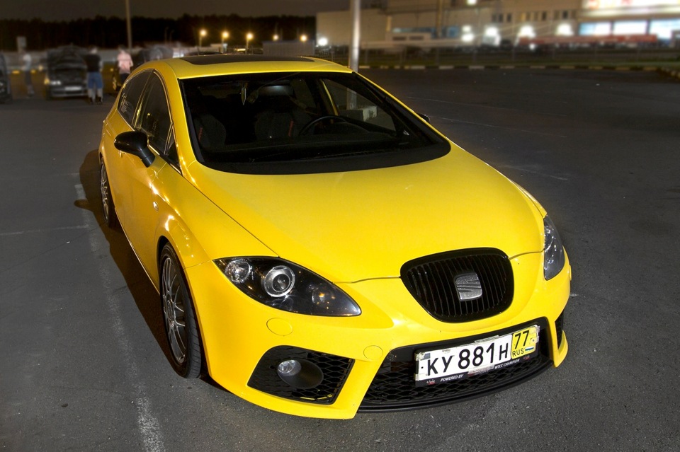 Seat Leon 2010 Yellow