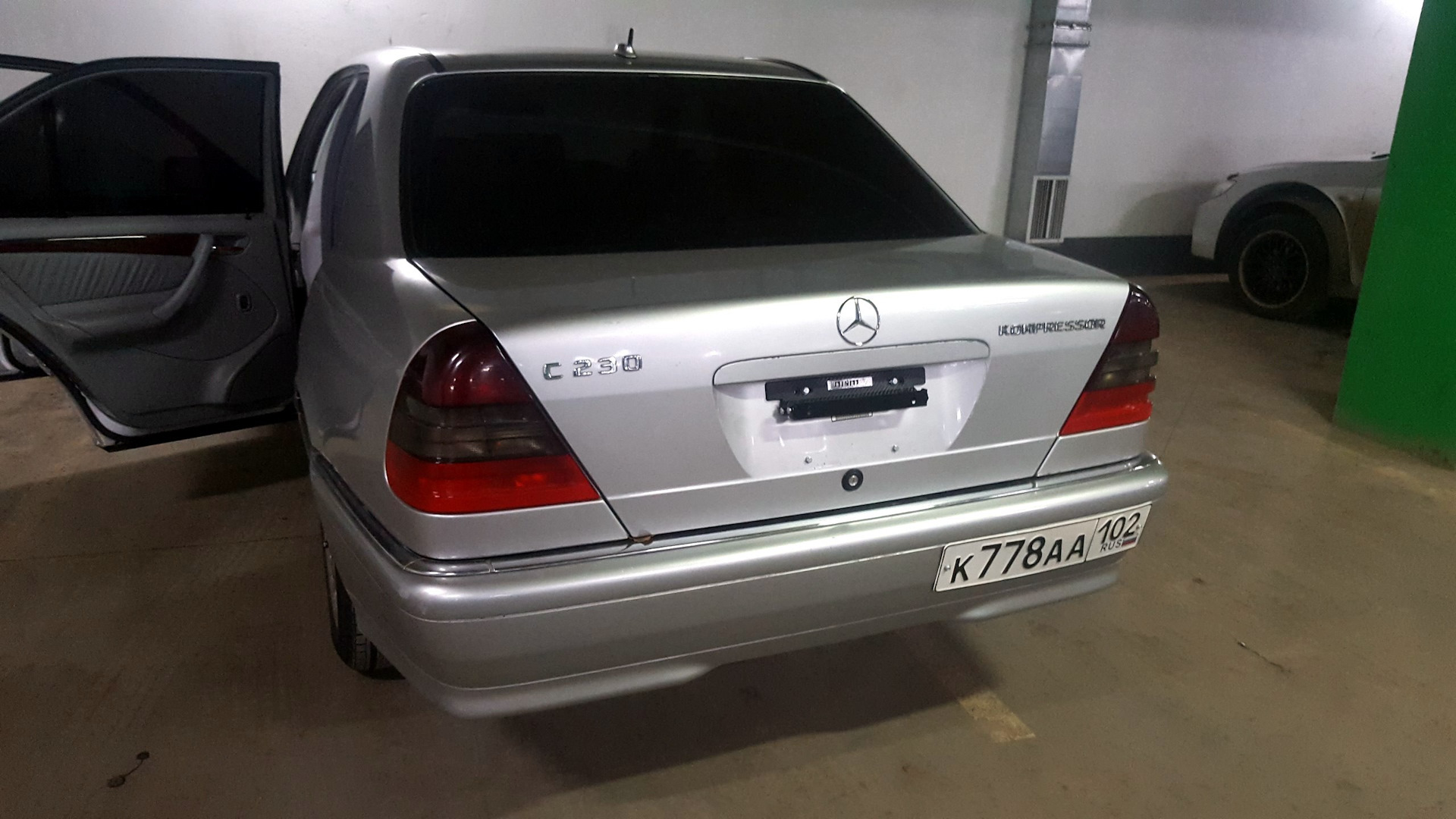 Mercedes w202 багажник