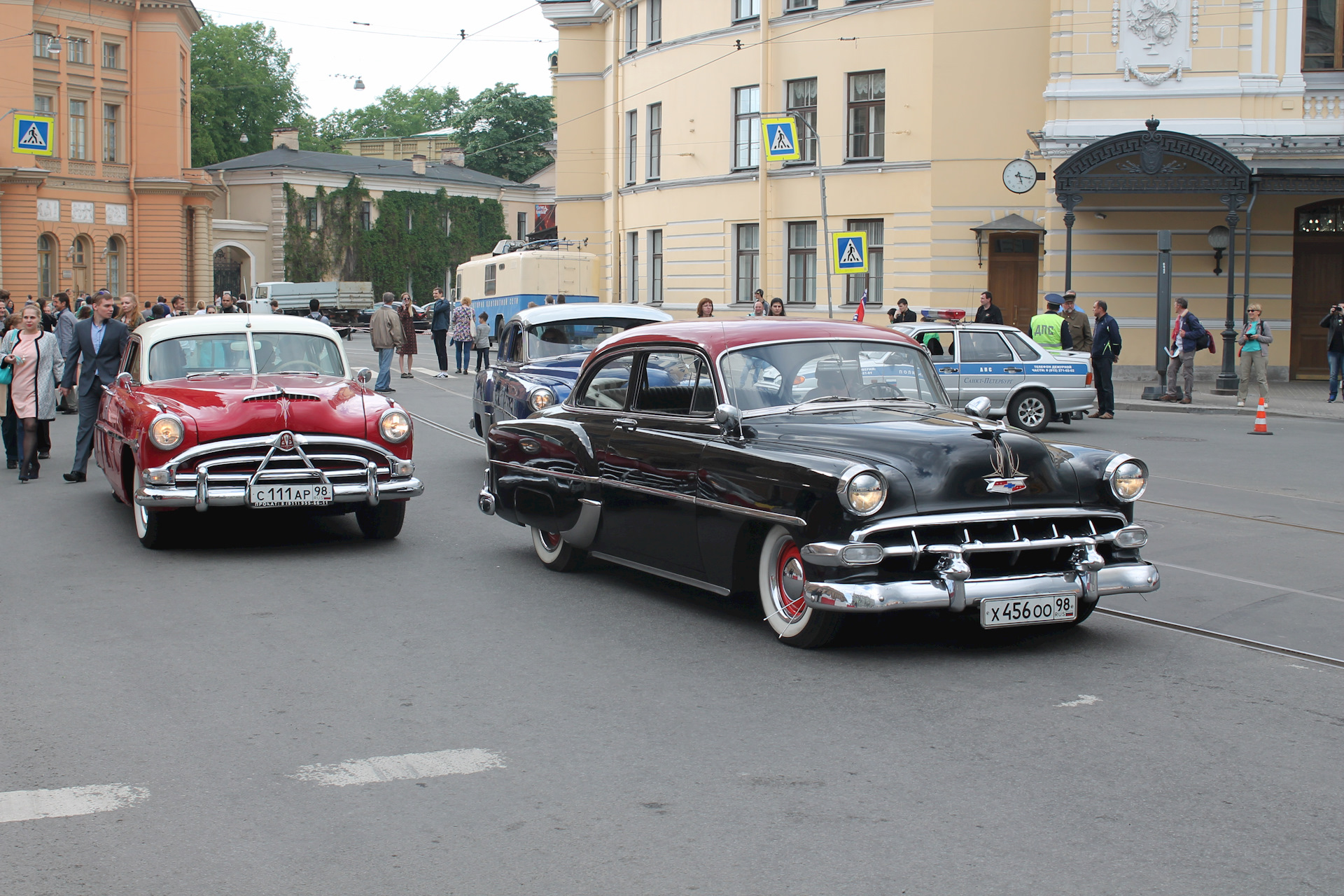 Выставка ретро автомобилей в Санкт-Петербурге
