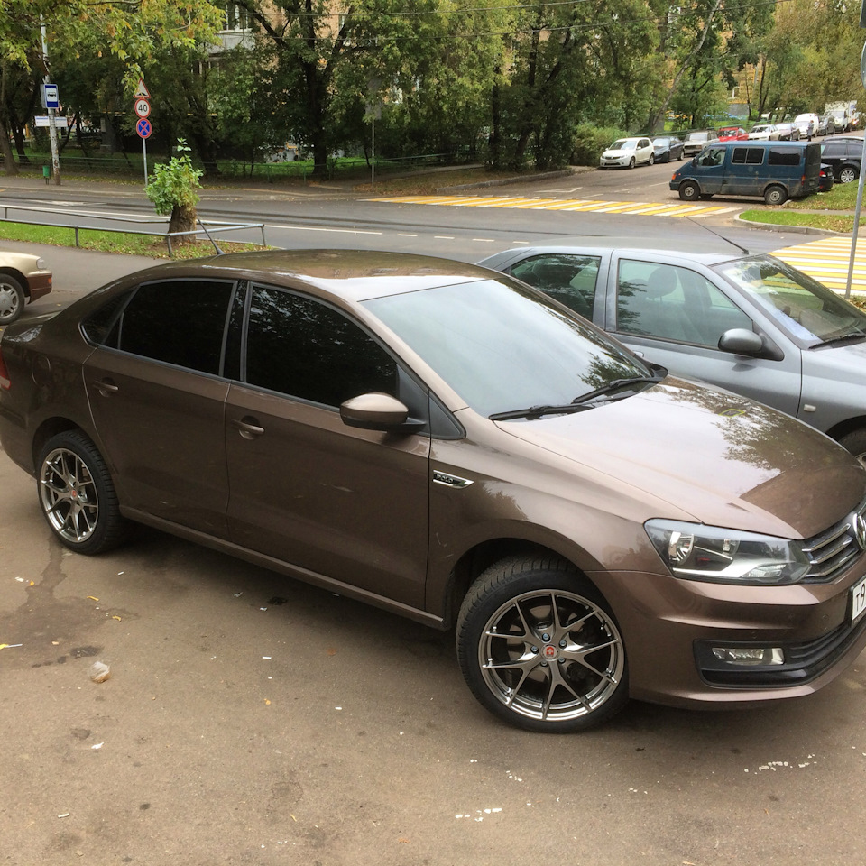 Volkswagen Polo sedan коричневый