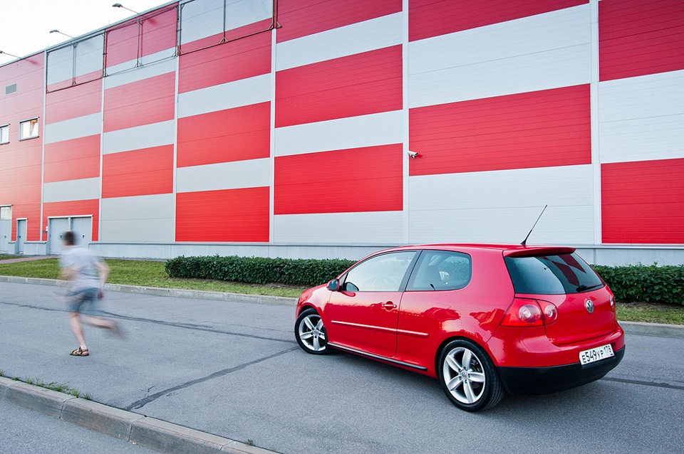 Омода с5 красная. Golf mk5 красный. Golf 5 Red. VW Golf 5 красный. Volkswagen 1999 Golf красный.