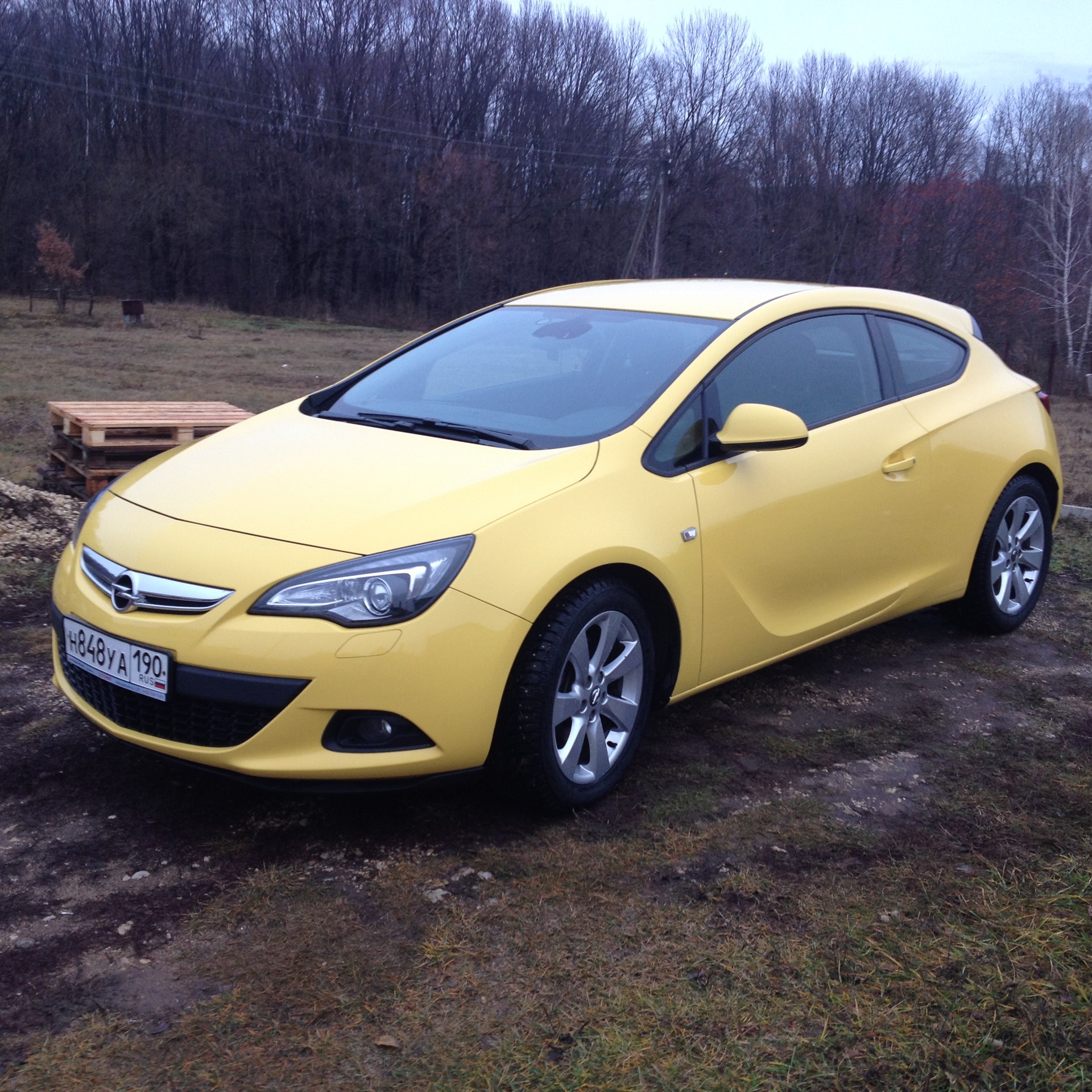 Купит опель саратов. Opel Astra GTC 2011. Opel Astra j GTC. Опель Astra GTC. Opel Astra j GTC 2013.