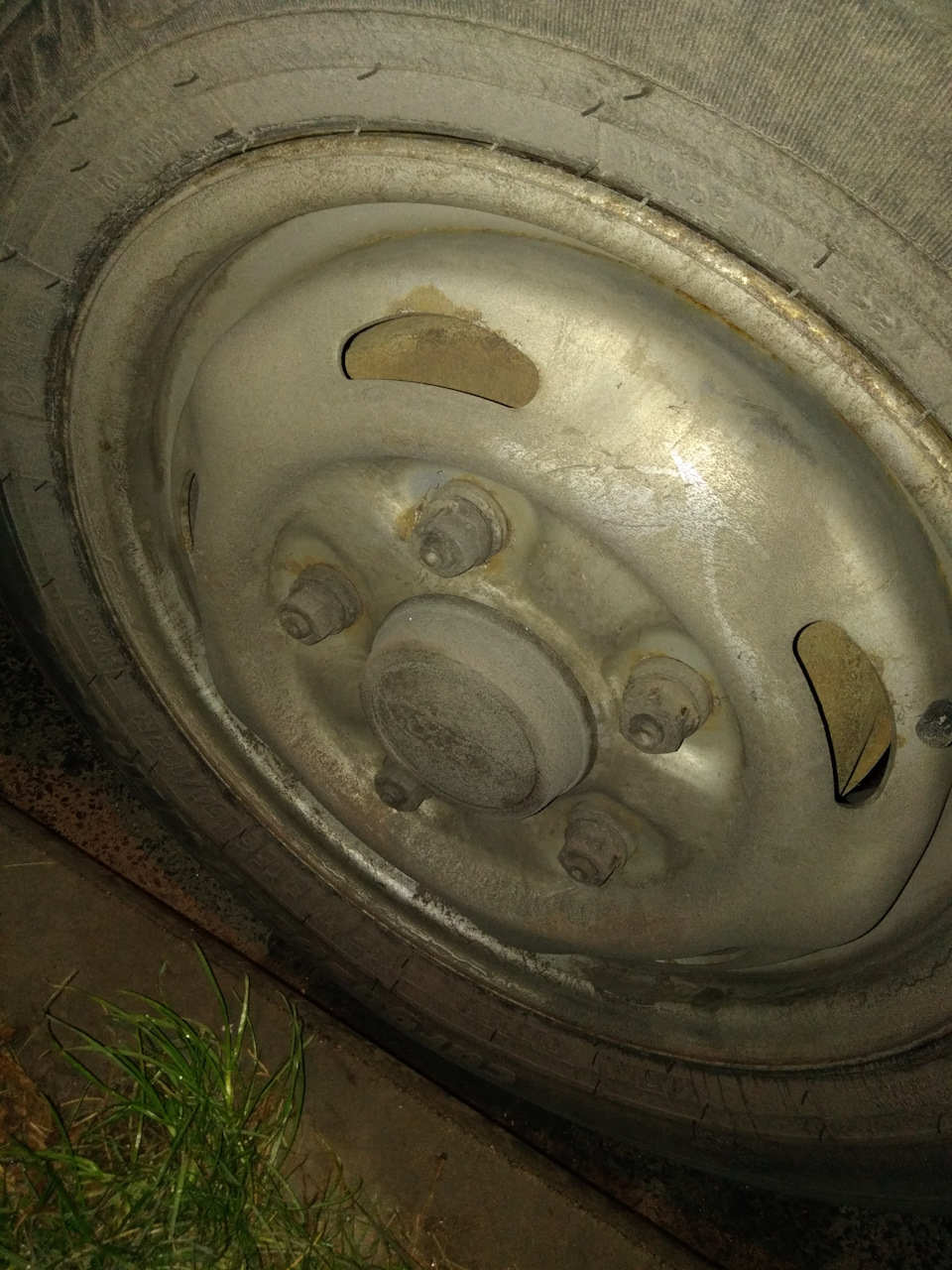 Колпачки на гайки колесные — Ford Transit (6G), 2 л, 2006 года ...