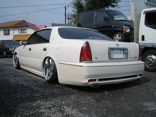 Toyota Crown Majesta 200 Tuning