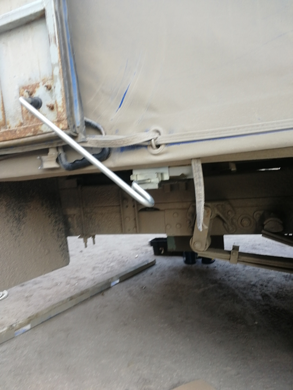 Держатели дверей как у фуры — ГАЗ Газель, 2,7 л., 2013 года | тюнинг ...