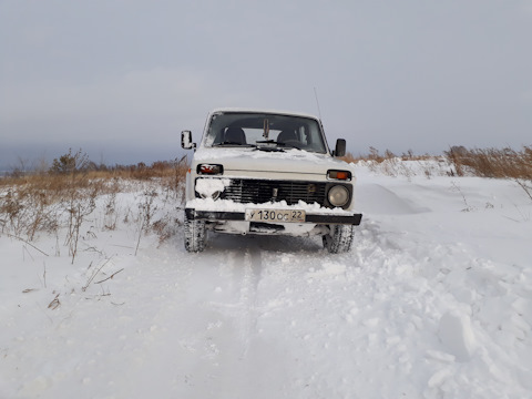 Нива в морозы. Нива в Мороз. Сибирь Нива Мороз. Завелась Нива. Нива 2131 покатушки новый сезон.