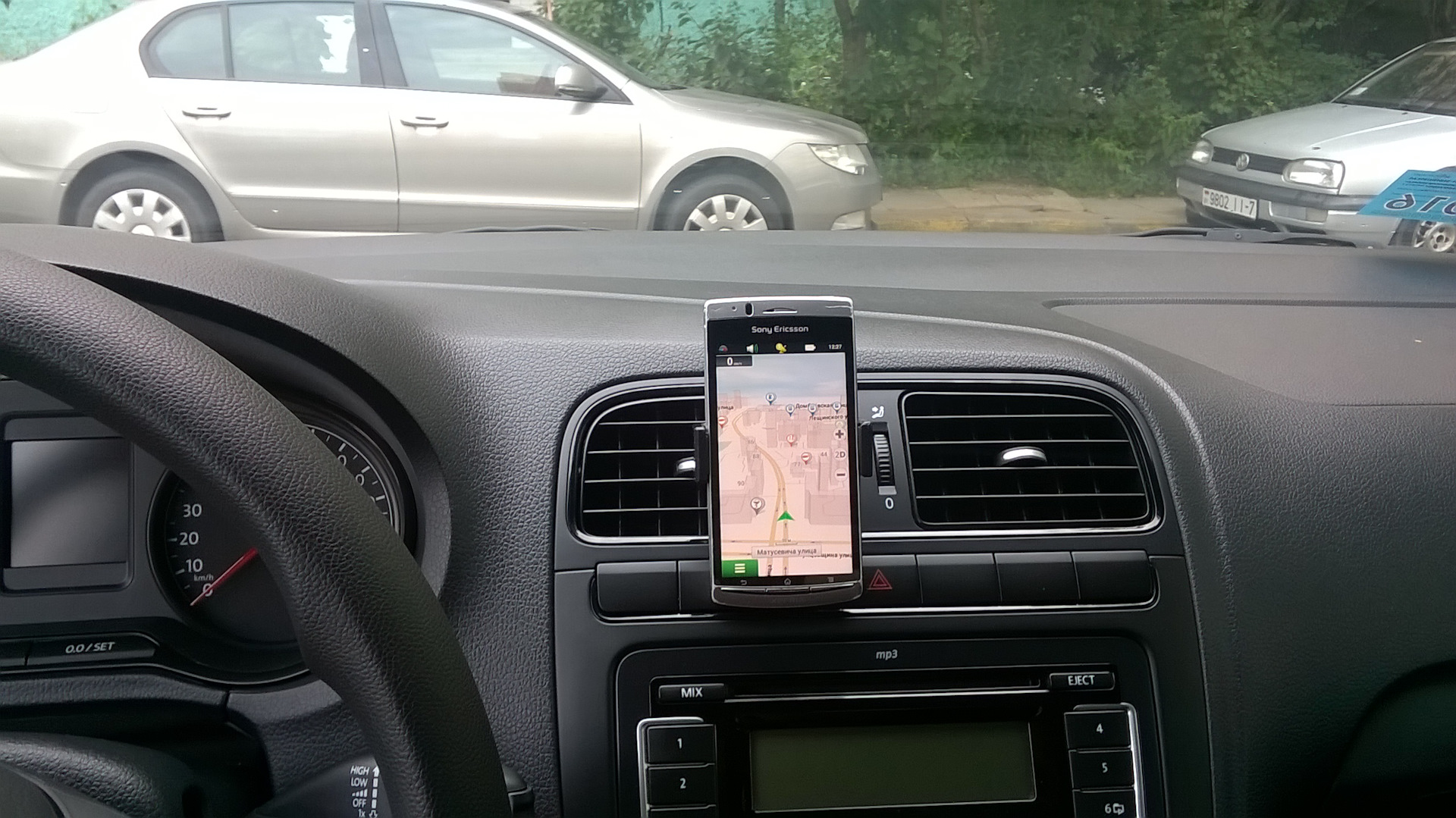 Держатель для телефона в фольксваген поло. Держатель для телефона в vw polo. Держатель для телефона в фольксваген поло седан. Держатель для телефона в vw polo. Держатель смартфона для vw polo.