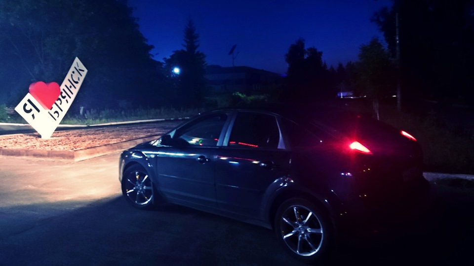 2 косяк. При нажатии тормоза задний правый стоп-сигнал не загорался и ...