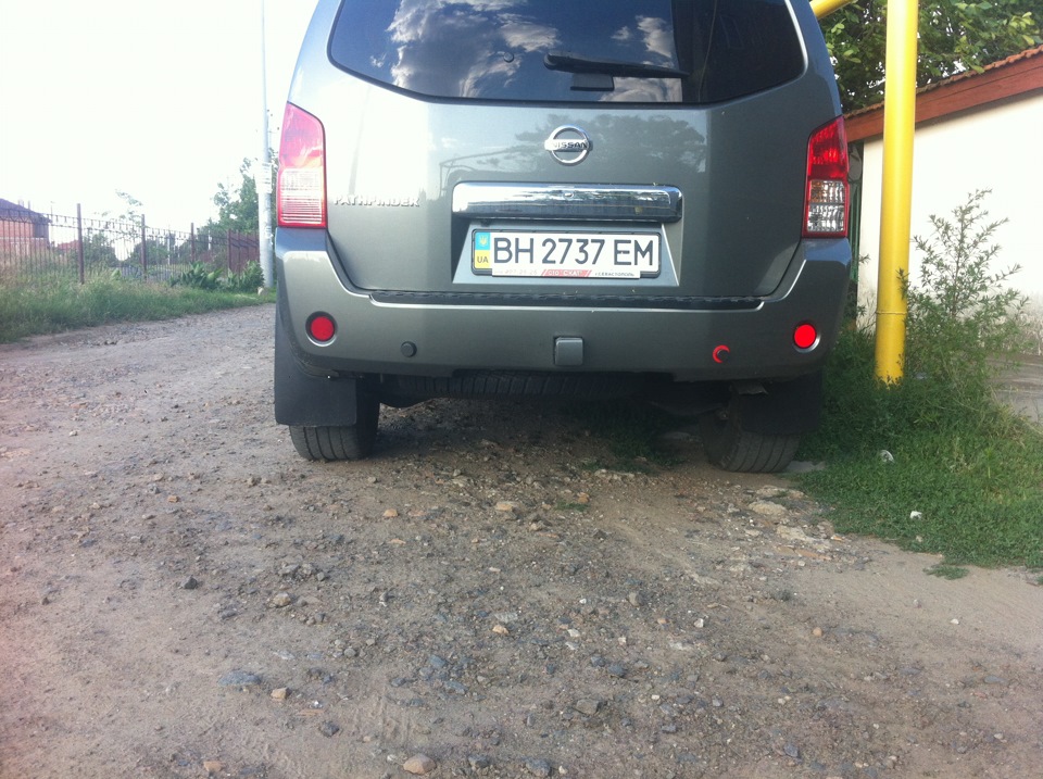 покупка и установка брызговиков — Nissan Pathfinder (3G), 2,5 л, 2007 ...