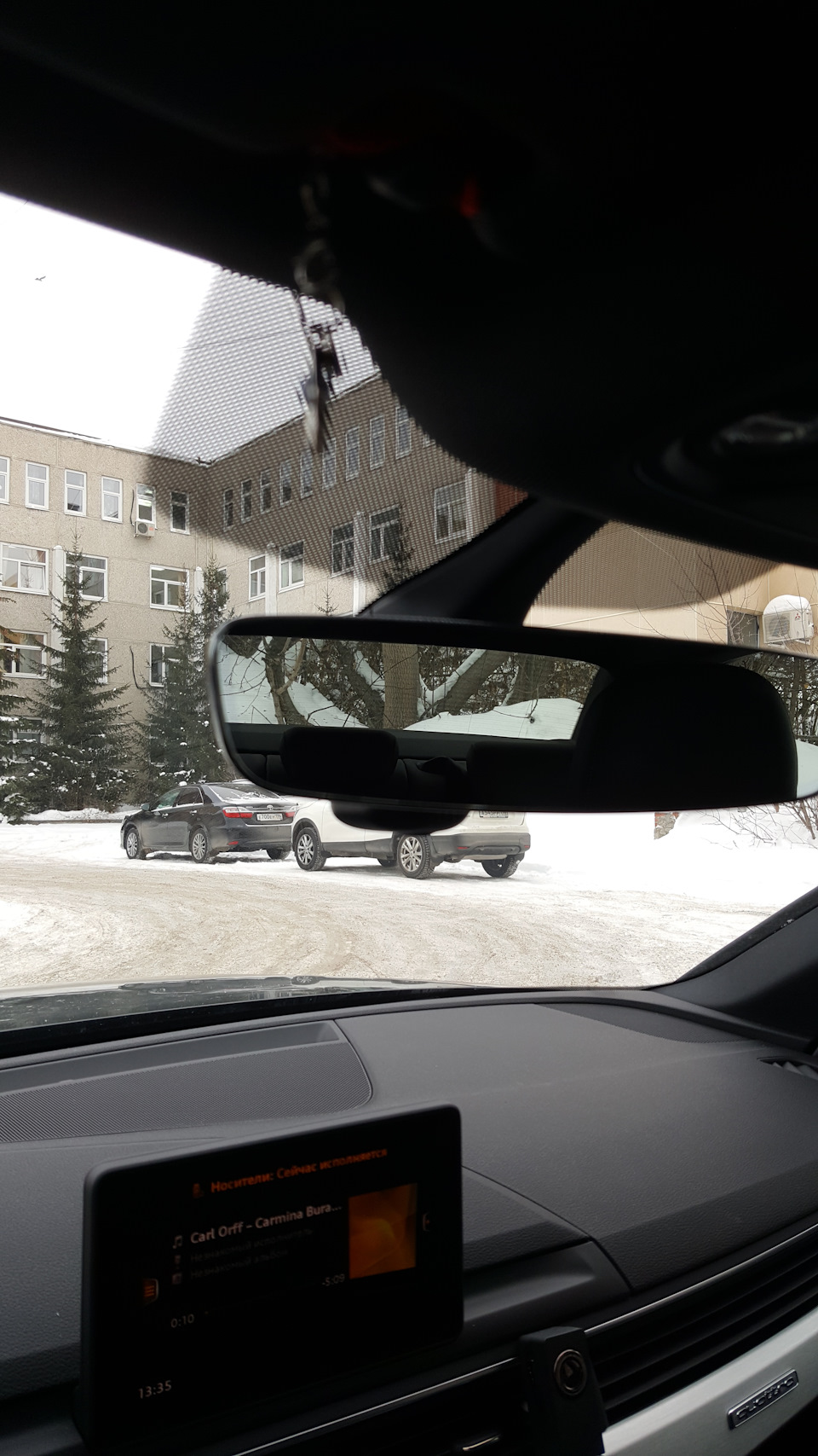 Из салона действительно незаметен!) — Audi A4 (B9)