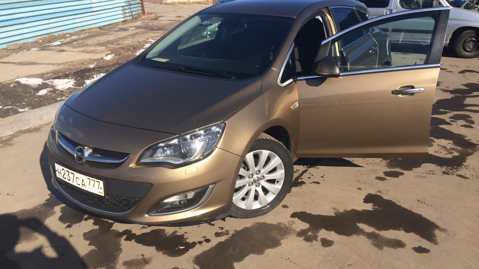 Замена тормозных передних дисков — Opel Astra J, 1,4 л, 2014 года ...