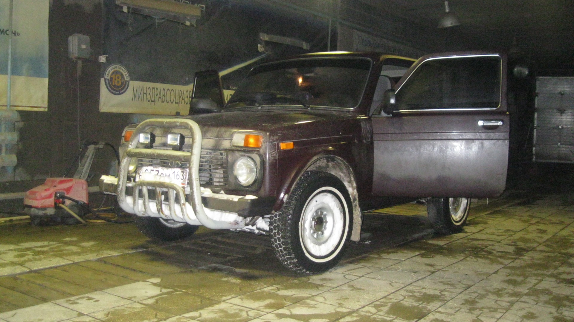 Lada 4x4 3D 1.7 бензиновый 2010 | 