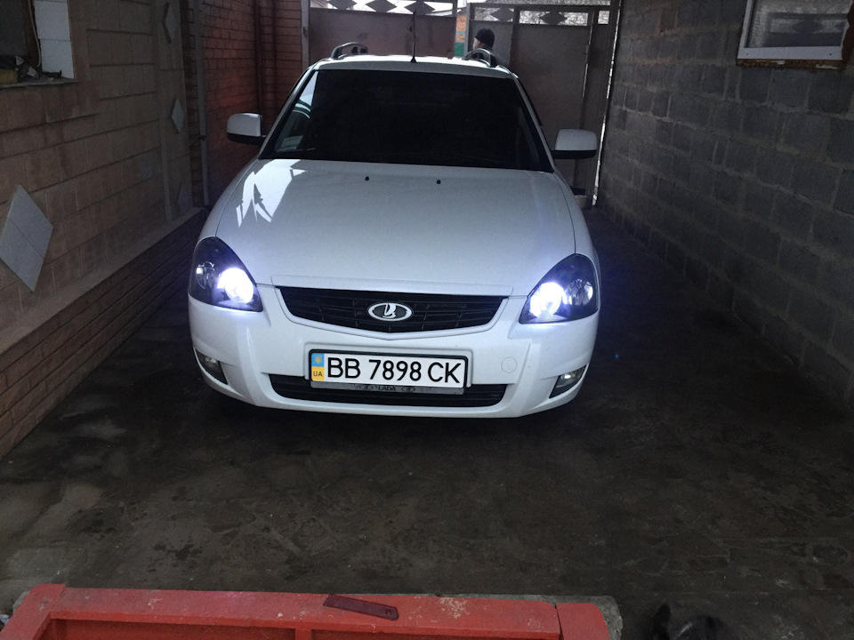 Покраска фар — Lada Приора универсал, 1,6 л, 2012 года | стайлинг | DRIVE2