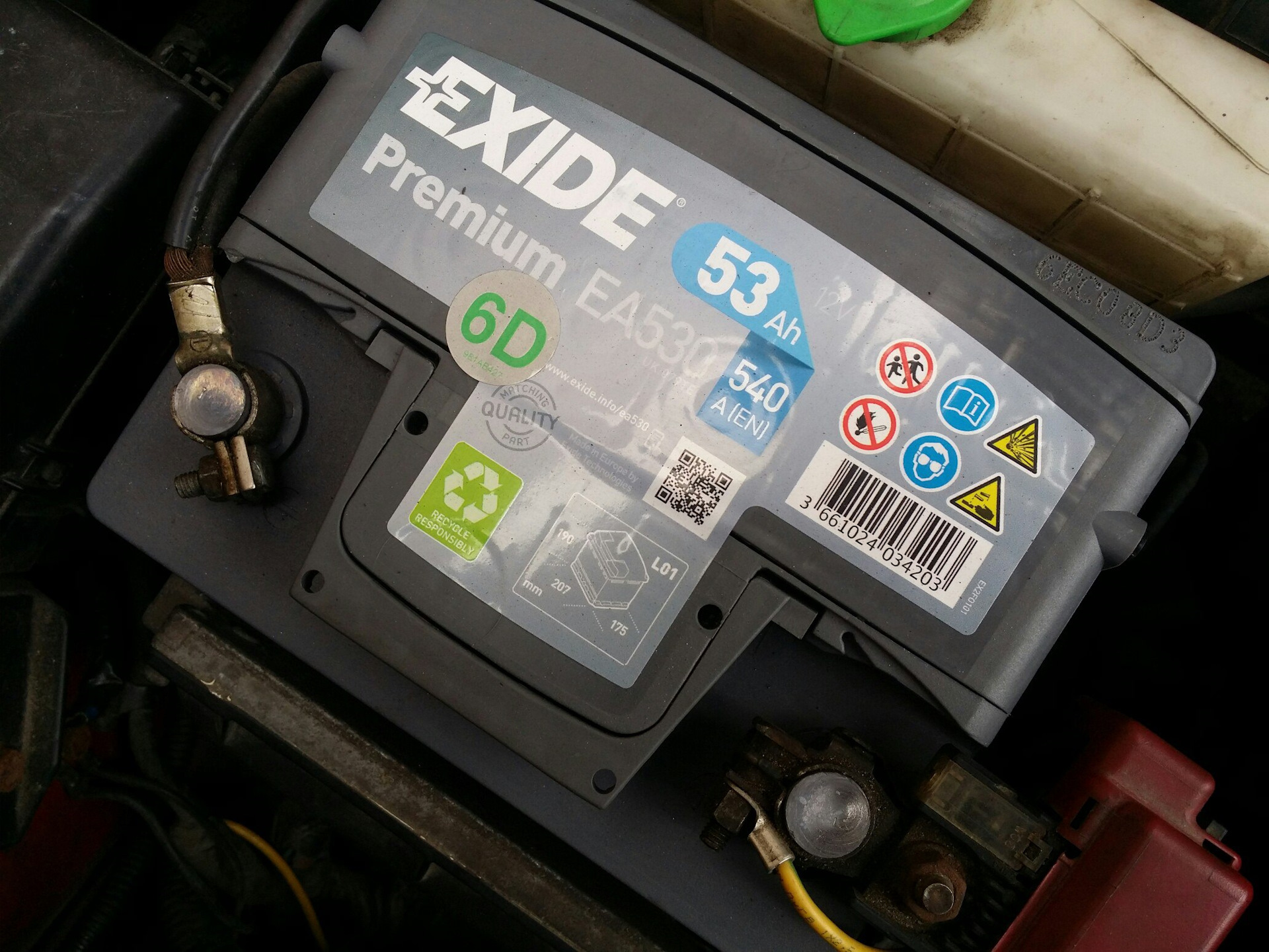 Аккумулятор swift. Suzuki swift 2007 аккумулятор. Акб сузуки свифт 1. Suzuki swift 2008 акб. Suzuki swift 2011 аккумулятор.