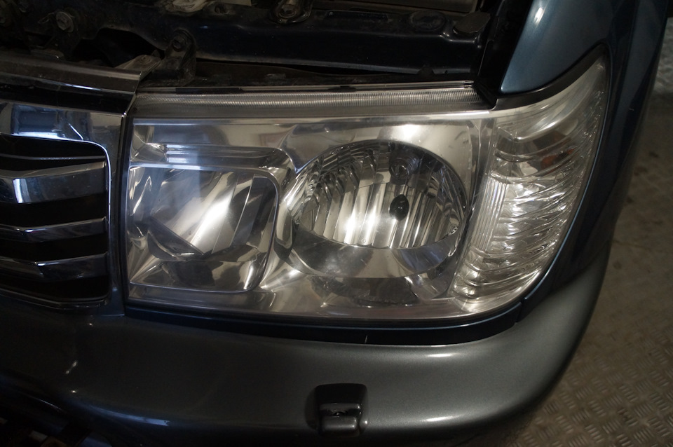 Хим Чистка пола и полировка фар Land Cruser 100 — Ceramic Pro Тюмень на ...