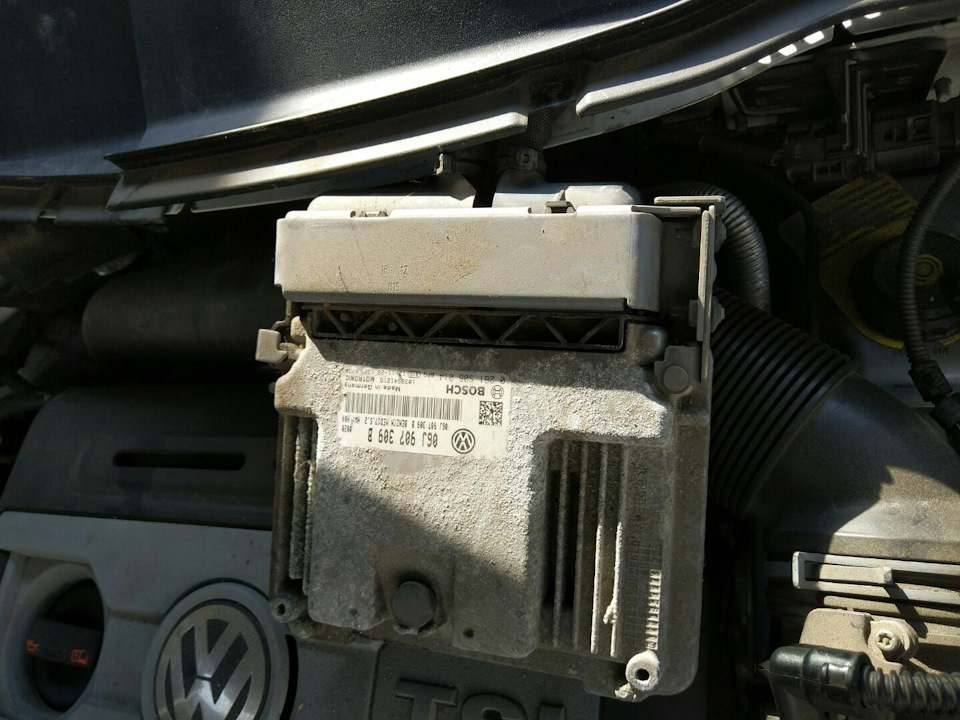 БУ двигателя — Volkswagen Passat B7. Found on photo: 987309, 52S