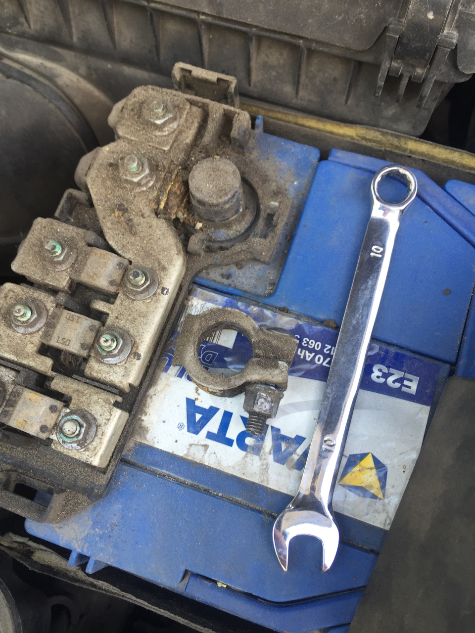 Акб отвалилась клемма от Блока — KIA Opirus, 3,8 л, 2008 года | поломка ...