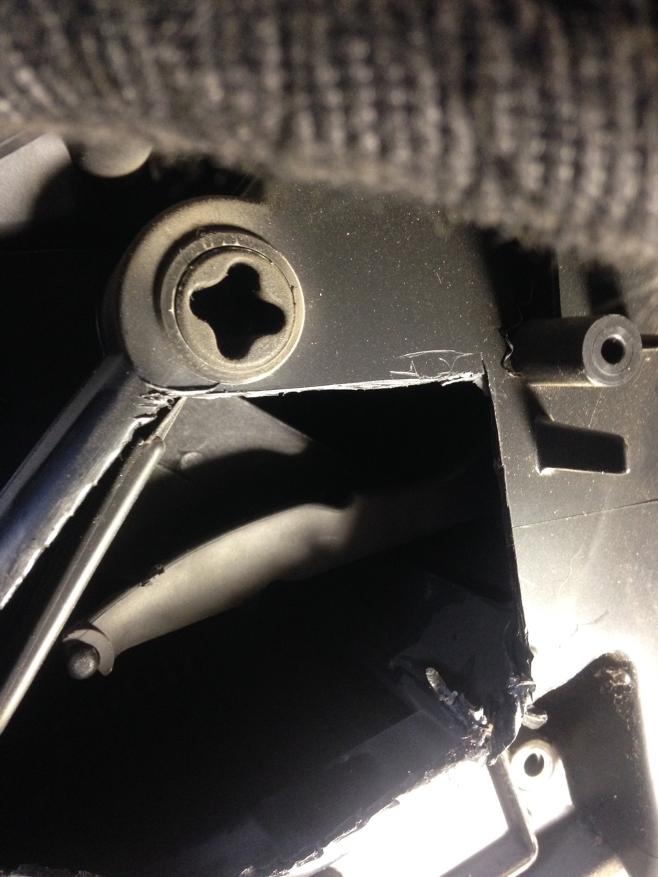 Дует холодным воздухом хендай акцент печка. А5 дует холодный воздух. Тяга отопителя печки шевроле круз. Дефлектор вентиляционный skoda octavia. 2110 печка дует холодным.