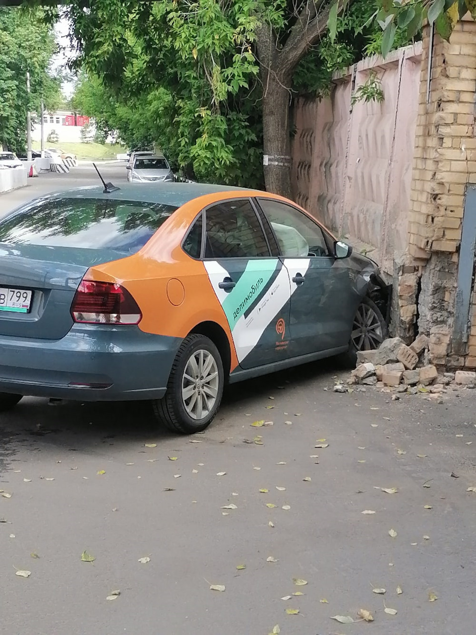 Каршеринг внуково аэропорт стоянка. Кладбище автомобилей каршеринга. Ауди а3 каршеринг. Московский каршеринг. Фиат 500 делимобиль.