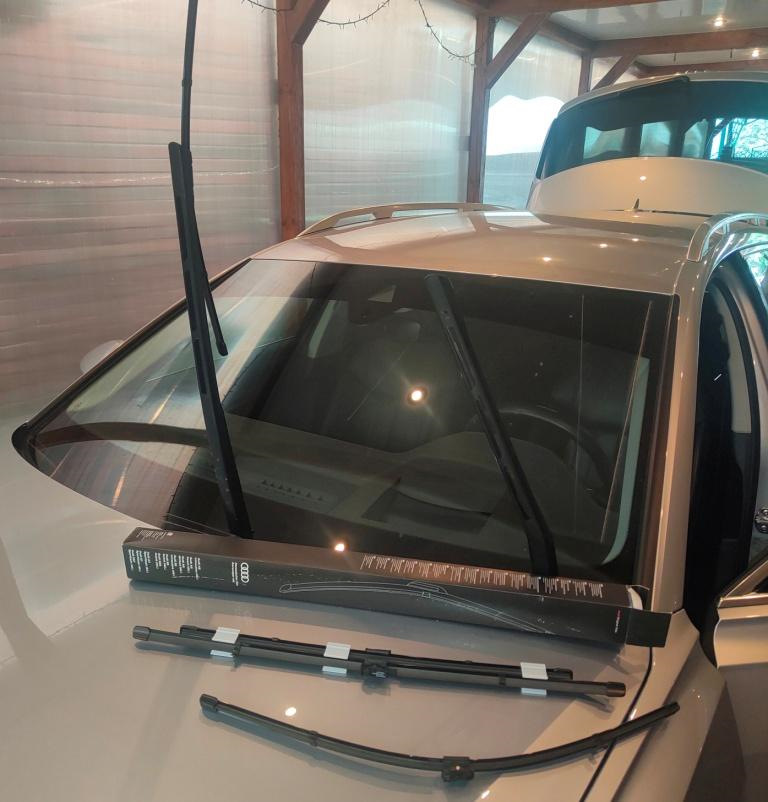 Замена щёток стеклоочистителя . — Audi Allroad (C8), 3 л, 2019 года ...