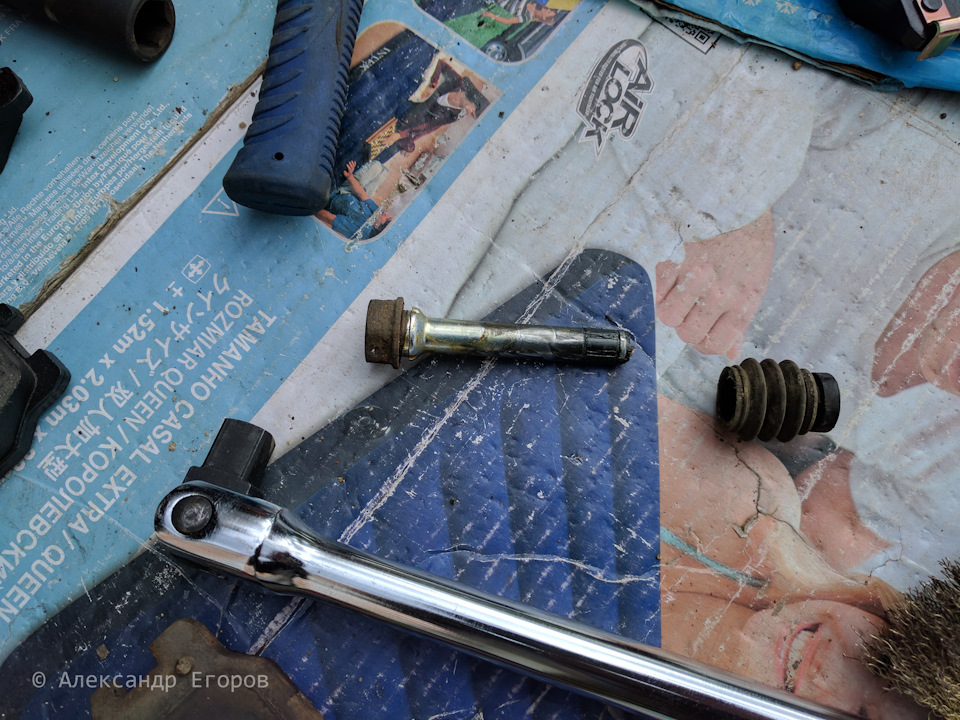 Направляющая после 3 лет работы. В принципе состояние нормальное, только смазка стала очень густой. — SsangYong Kyron