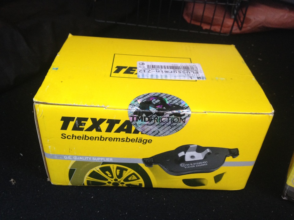 Замена тормозных колодок — Ford Focus Wagon III, 1,6 л, 2012 года ...