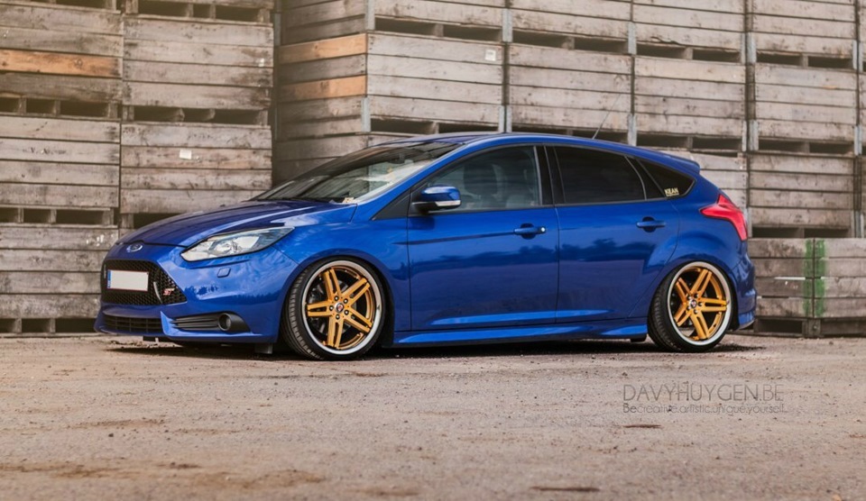 Ford Focus 2 RS stance