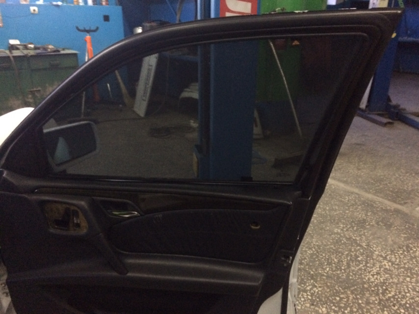 Установка каркасных шторок ) — Mercedes-Benz E-class (W210), 2,2 л ...