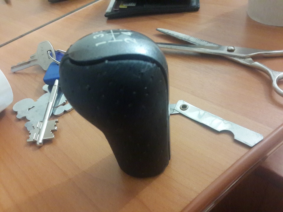 Обтяжка экокожей ручки ркп. — Toyota Avensis II, 2 л, 2005 года ...