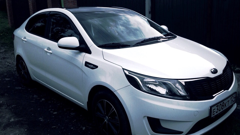 Рио 13. Kia Rio 4 Black drive2. Киа Рио Блэк эдишн. Белая Kia Rio 2013 диски. Киа Рио 2013 белая.