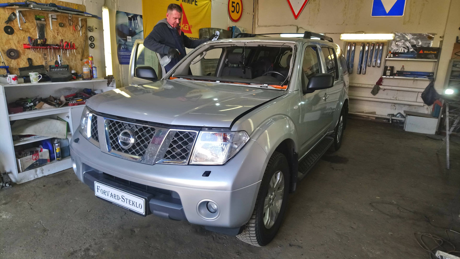 Стекло на ниссан патфайндер r51. Лобовое стекло Nissan Pathfinder r51. Nissan r51 стекло Pathfinder лобовое подогрев. Стекло Ниссан Патфайндер r51. Nissan Pathfinder лобовое драйв 2.