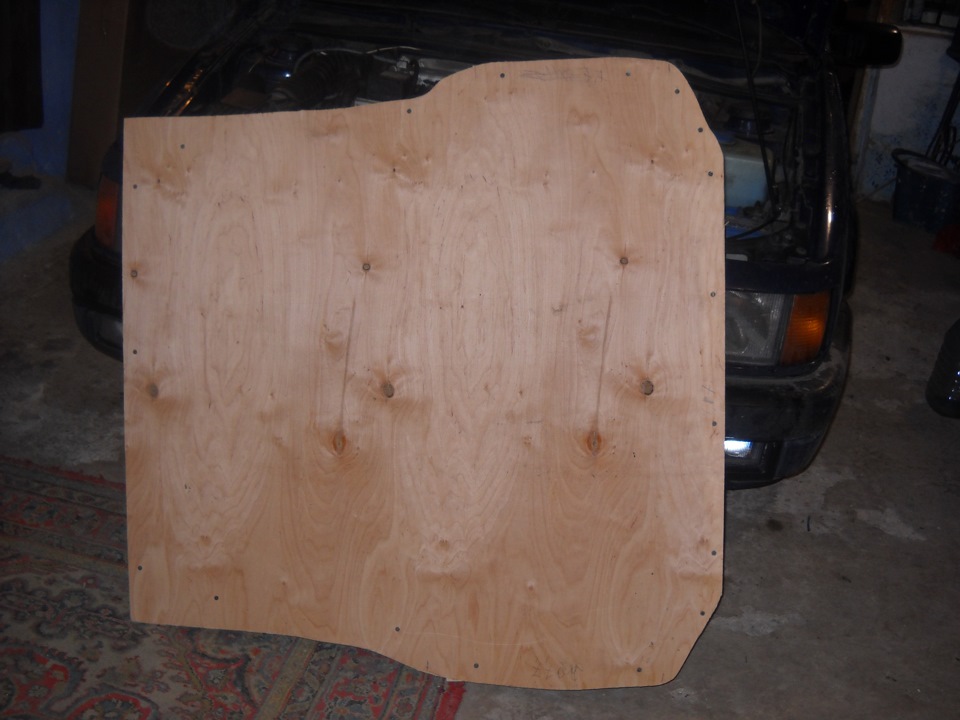 Корыто в багажник на газовый бак — Volkswagen Passat B3, 2 л, 1993 года ...