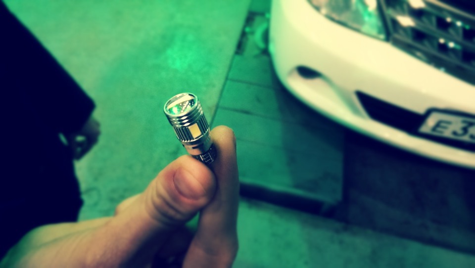 Замена габаритных лампочек — Nissan Tiida (1G), 1,5 л, 2008 года ...