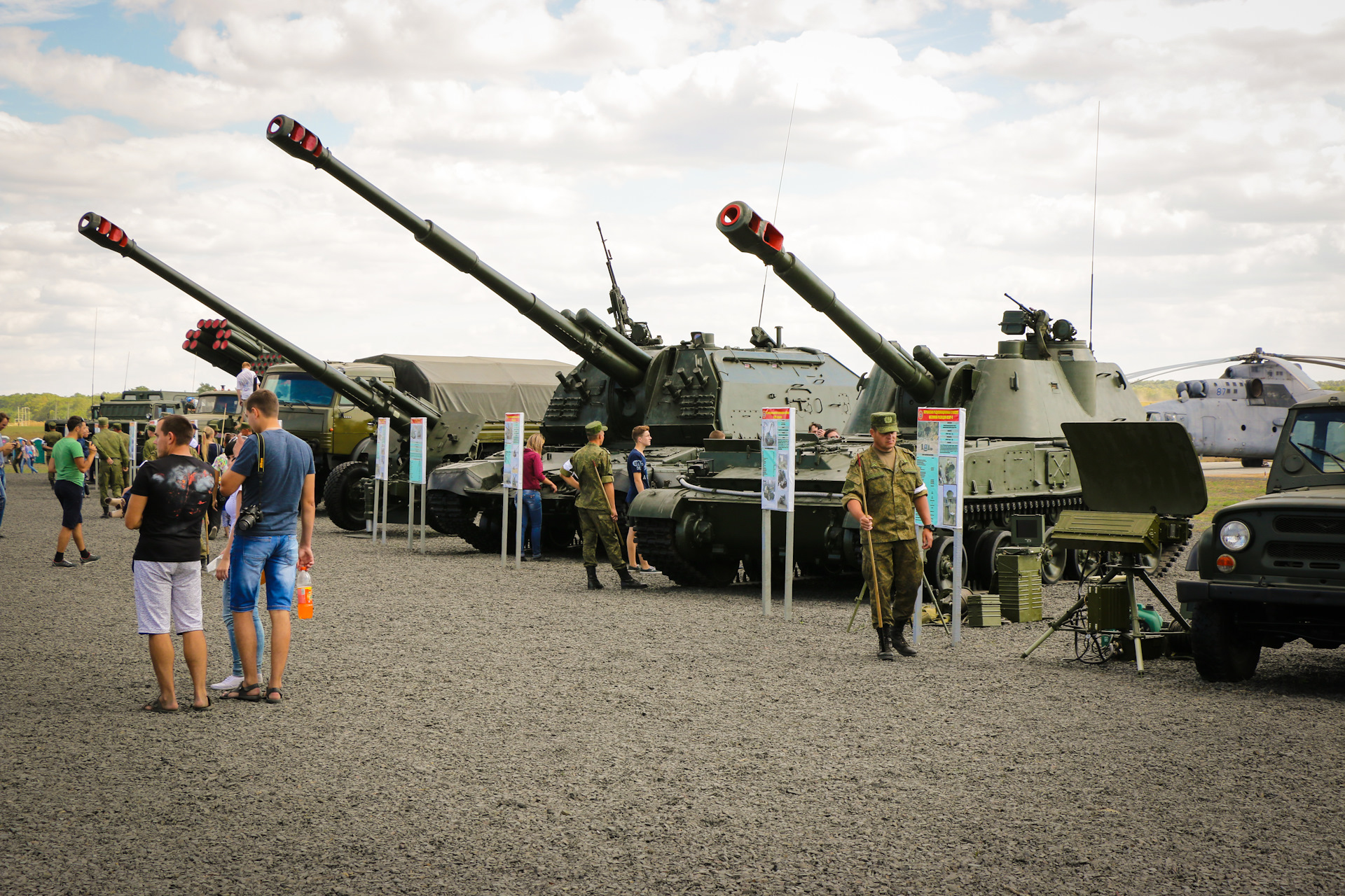 Выставка военной техники картинки