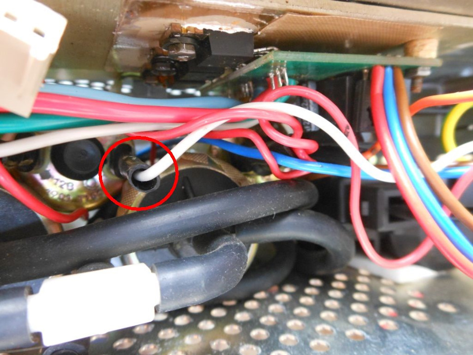 Блок климат контроля сан сити на нексию. 7ec4cc5s 960. Блок климат контроля сан сити на нексию фото. Блок климат контроля сан сити на нексию-7ec4cc5s 960. картинка Блок климат контроля сан сити на нексию. картинка 7ec4cc5s 960. Итак, друзья, краткая предыстория))) Как то раз, захожу на драйв, а тут у нашего товарища koreyka раритет из под кузовов нексий вырос. Ну жаба зверь сговорчивый-списались, потом перешли в ватсап, потом все оплатилось, выслалось, приехало))) По традиции купить купили-ставить некогда, лег на полку.Пришли холода. Женщина любимая в салоне мерзнет (если, конечно, расчлененка торпеды и отсутвие вибры, и ковролина на полу считается салоном) надо что-то делать. Перед поездкой в Шашан принимается решение об внедрении вожделенного тюнинга. Снимаем старое, ставим новое-все работает, все дует, только почему-то постоянно, то есть всегда!