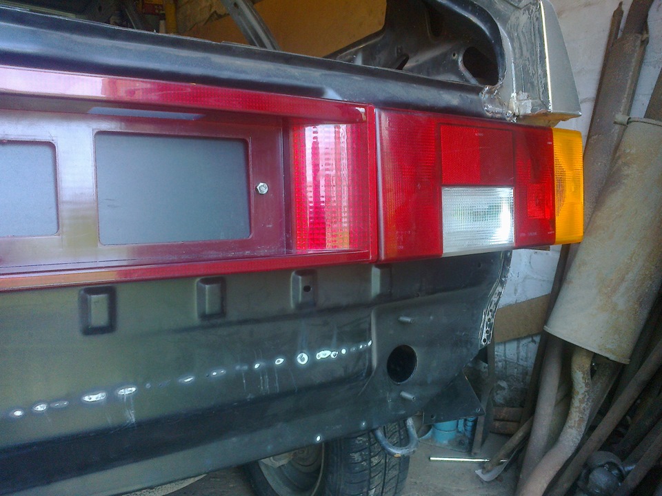 Под задний номер. Ваз 2114 сзади катафот. Задний катафот ваз 2109. Под задний номер. Saab 9-5 бленда.