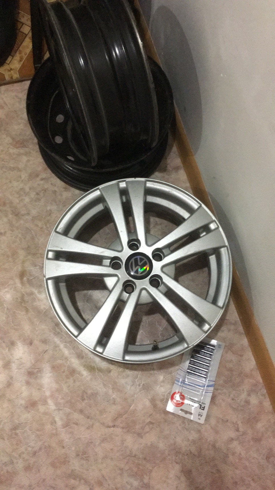 Диски на поло как Вам? — Volkswagen Polo Sedan, 1,6 л, 2011 года ...