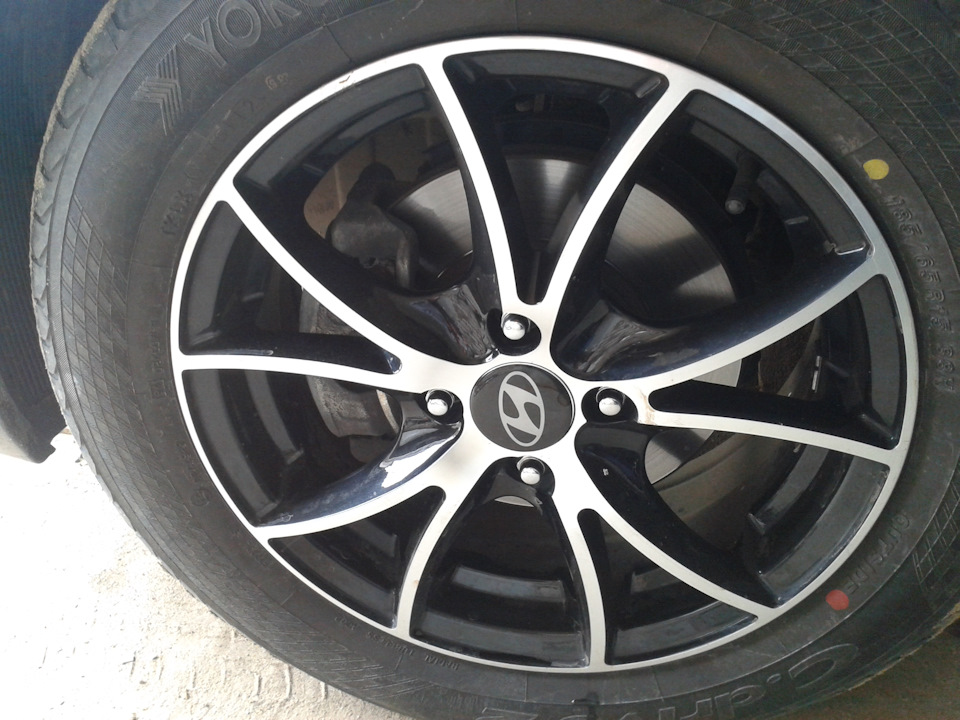 наклейки на диски — Hyundai Solaris (1G), 1,6 л, 2013 года | другое ...