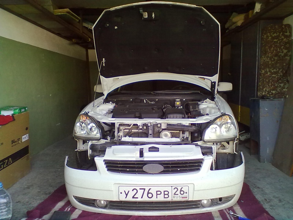 Поменял решетку радиатора) — Lada Приора седан, 1,6 л, 2009 года ...