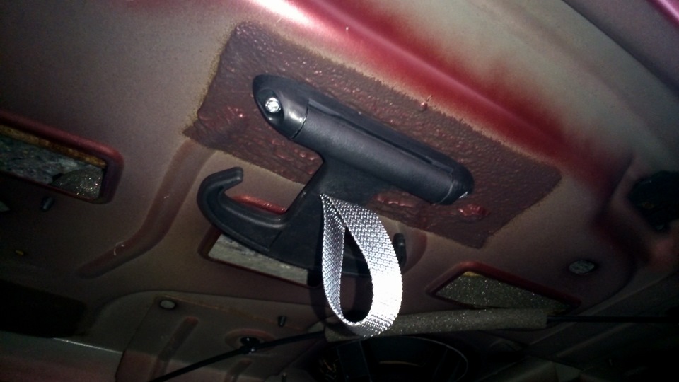 Крюк в багажник для пакетов — Volvo S60 (1G), 2,4 л, 2002 года ...
