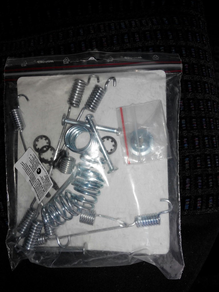 Потек задний тормозной цилиндр и замена колодок — Renault Kangoo (1G ...