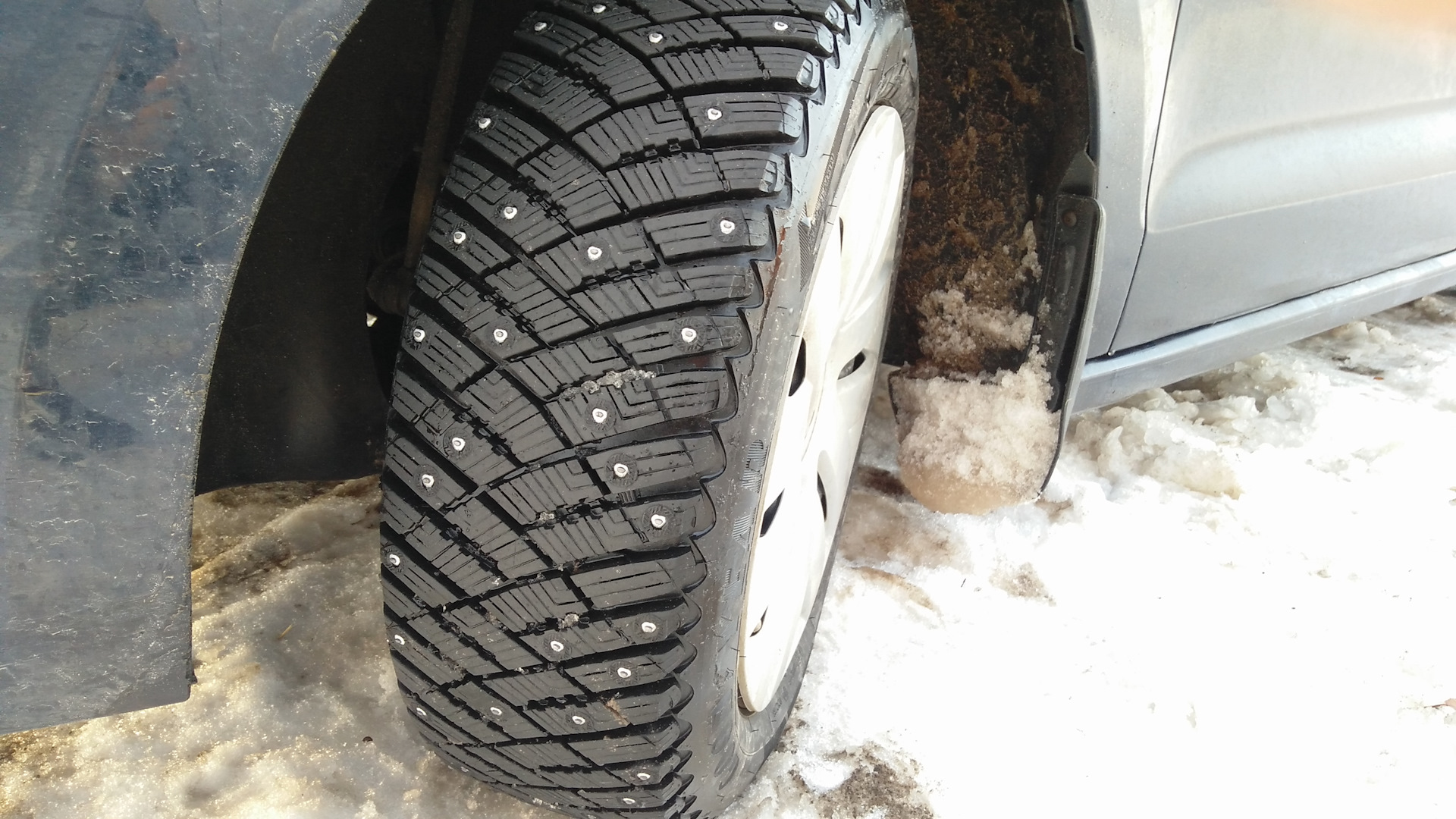 185 60 зима. Поло седан Goodyear ULTRAGRIP Ice Arctic. Goodyear Ice Touch. Dunlop Ice Touch 185/60 r15 высота протектора. Гудьер Арктик 1 и 2.