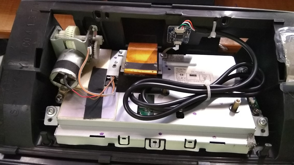 кабель резать не стал, просто скрутил его и закрепил хомутами. — Mazda Atenza (1G)