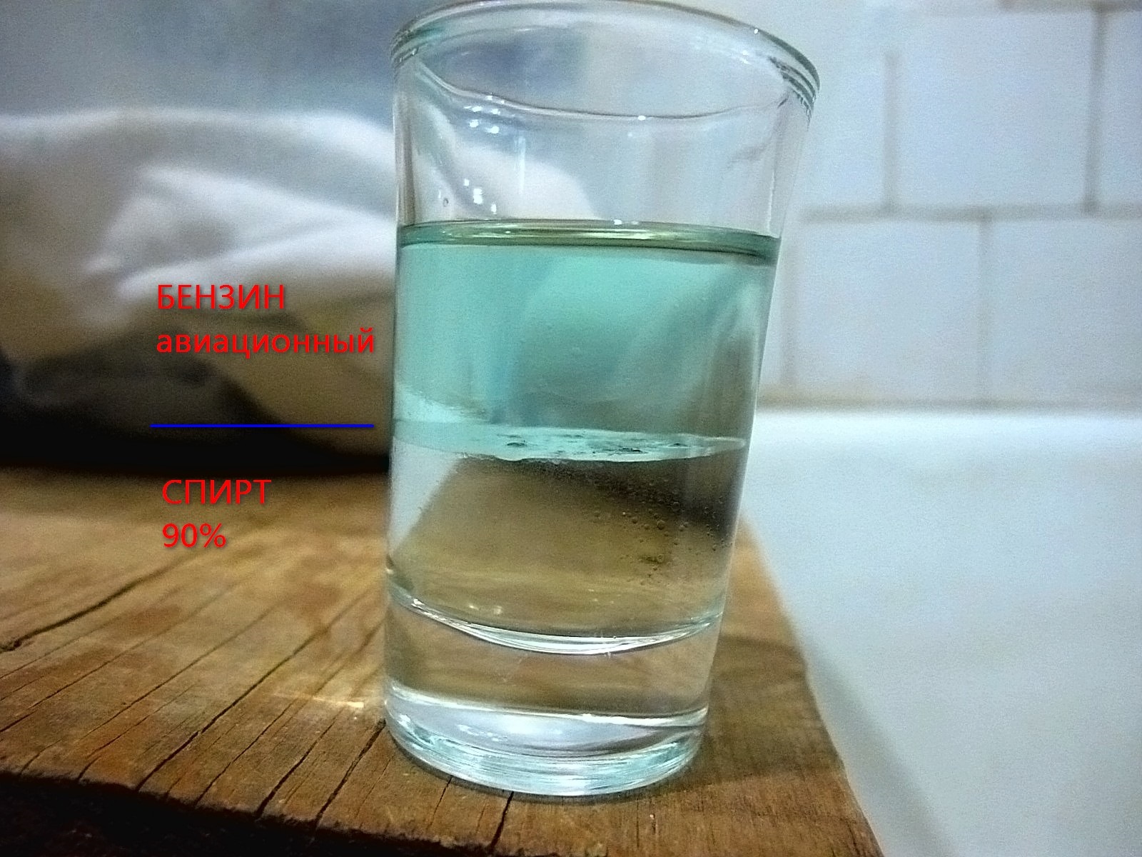 Керосин легче воды