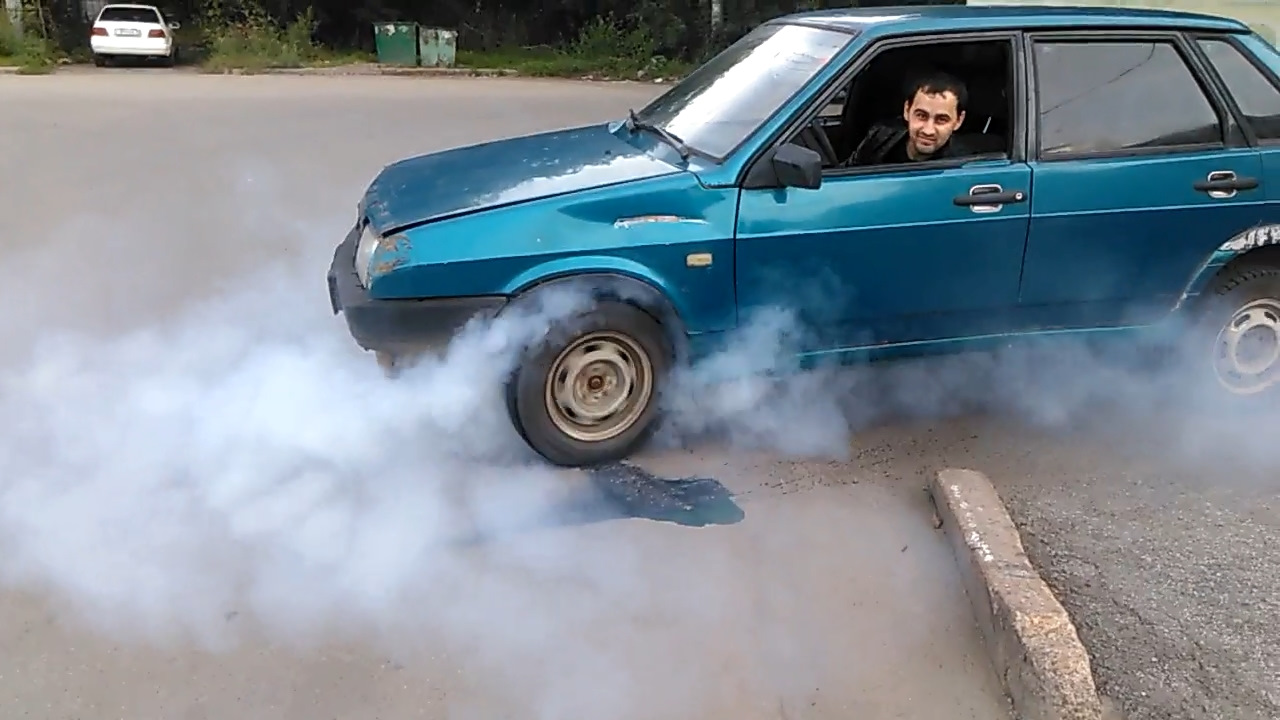 Как надо делать Burnout на переднем приводе — Lada 2115, 4 л, 2002 года |  покатушки | DRIVE2