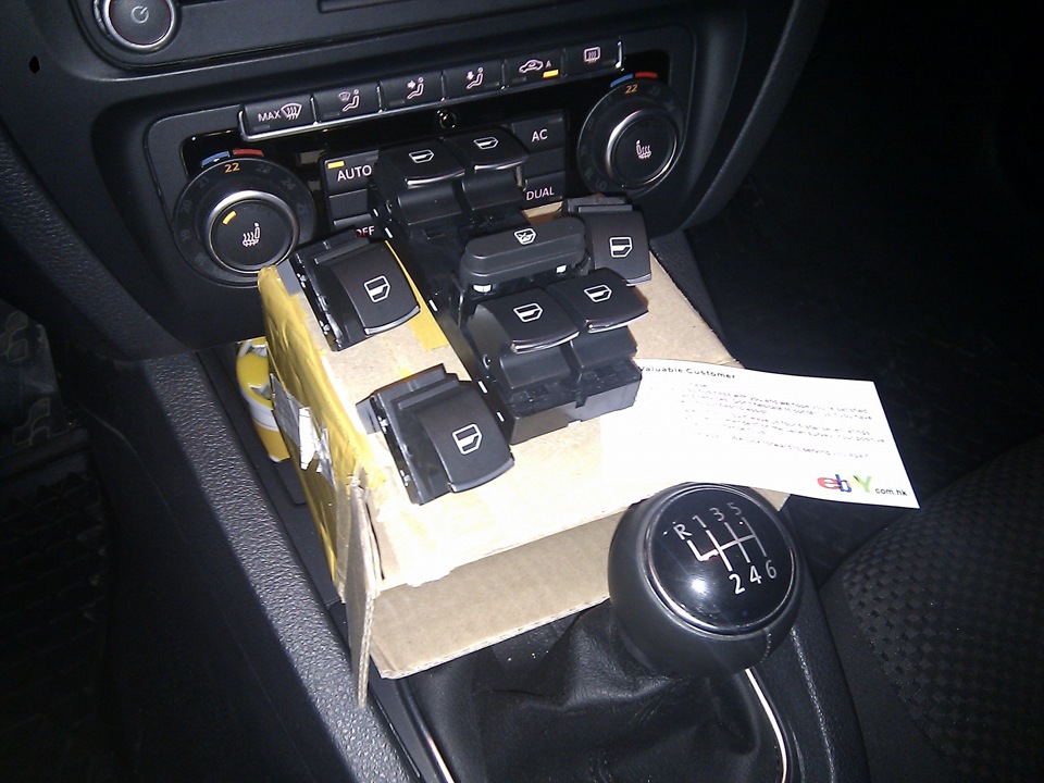 Фольксваген тигуан что за кнопка на подголовнике. Кнопка esp audi q3. Кнопка противотуманки vw jetta 6. Vw golf 5 кнопка. Кнопка esp volkswagen jetta 6.