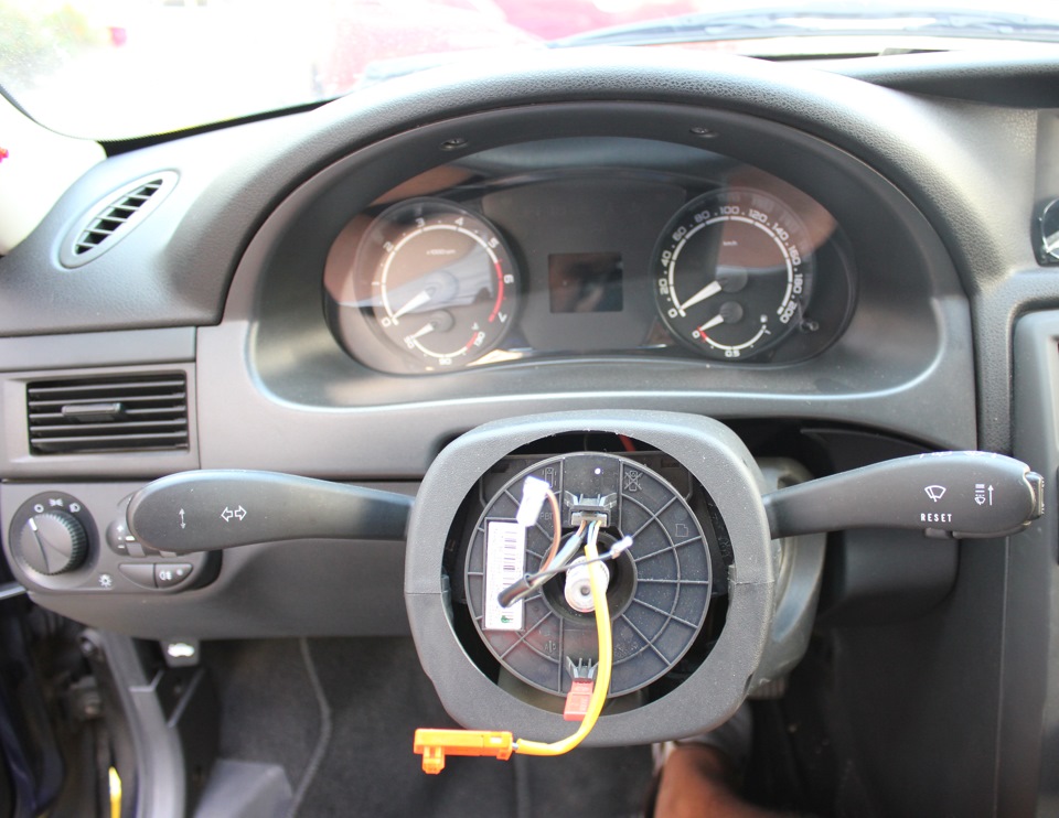 Руль в кожу — Lada Приора седан, 1,6 л, 2014 года | аксессуары | DRIVE2